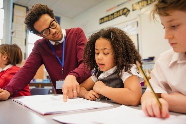 language assistant helping a student with French homework